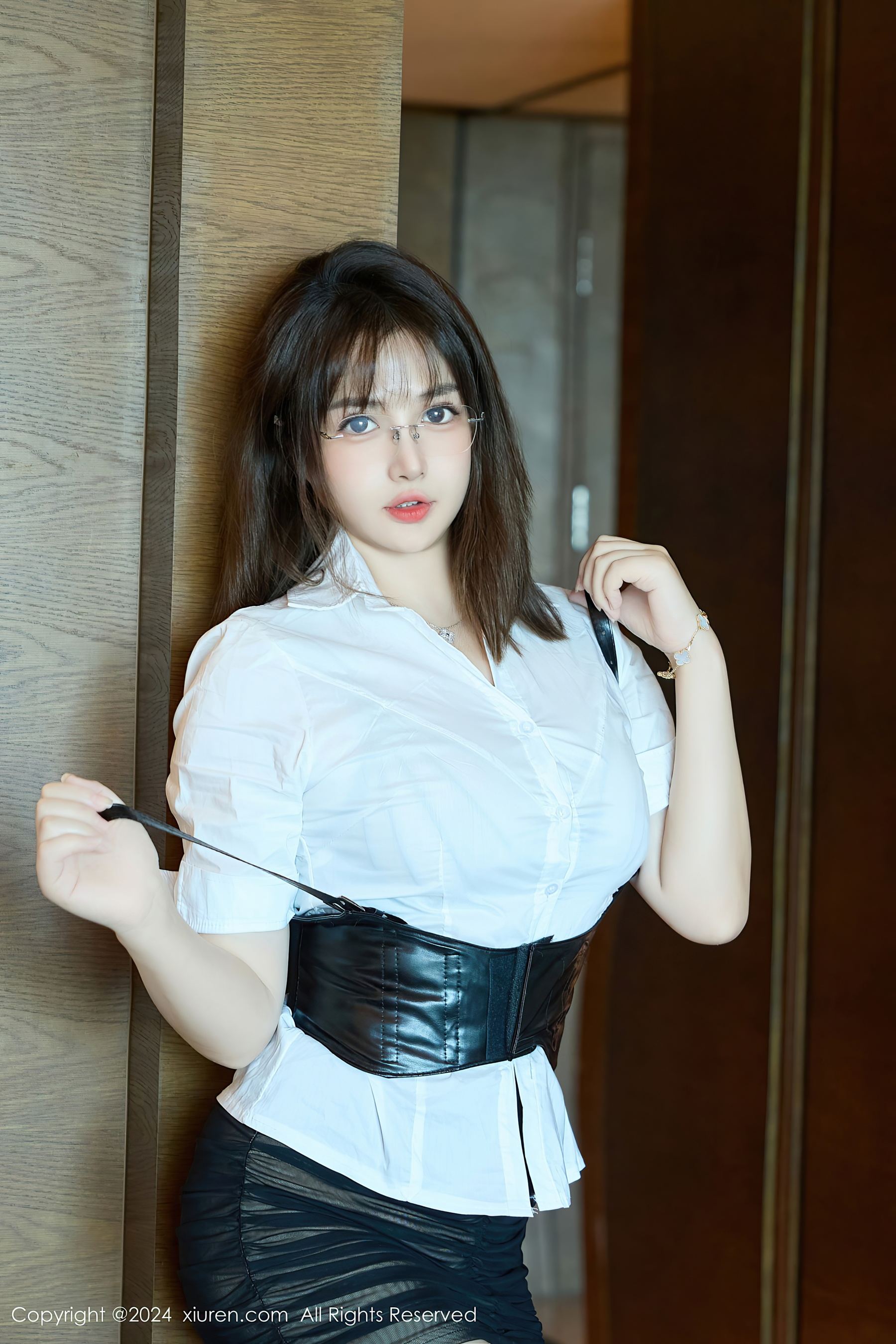 秀人网 No.9104 养乐多Doll 黑丝美腿插图