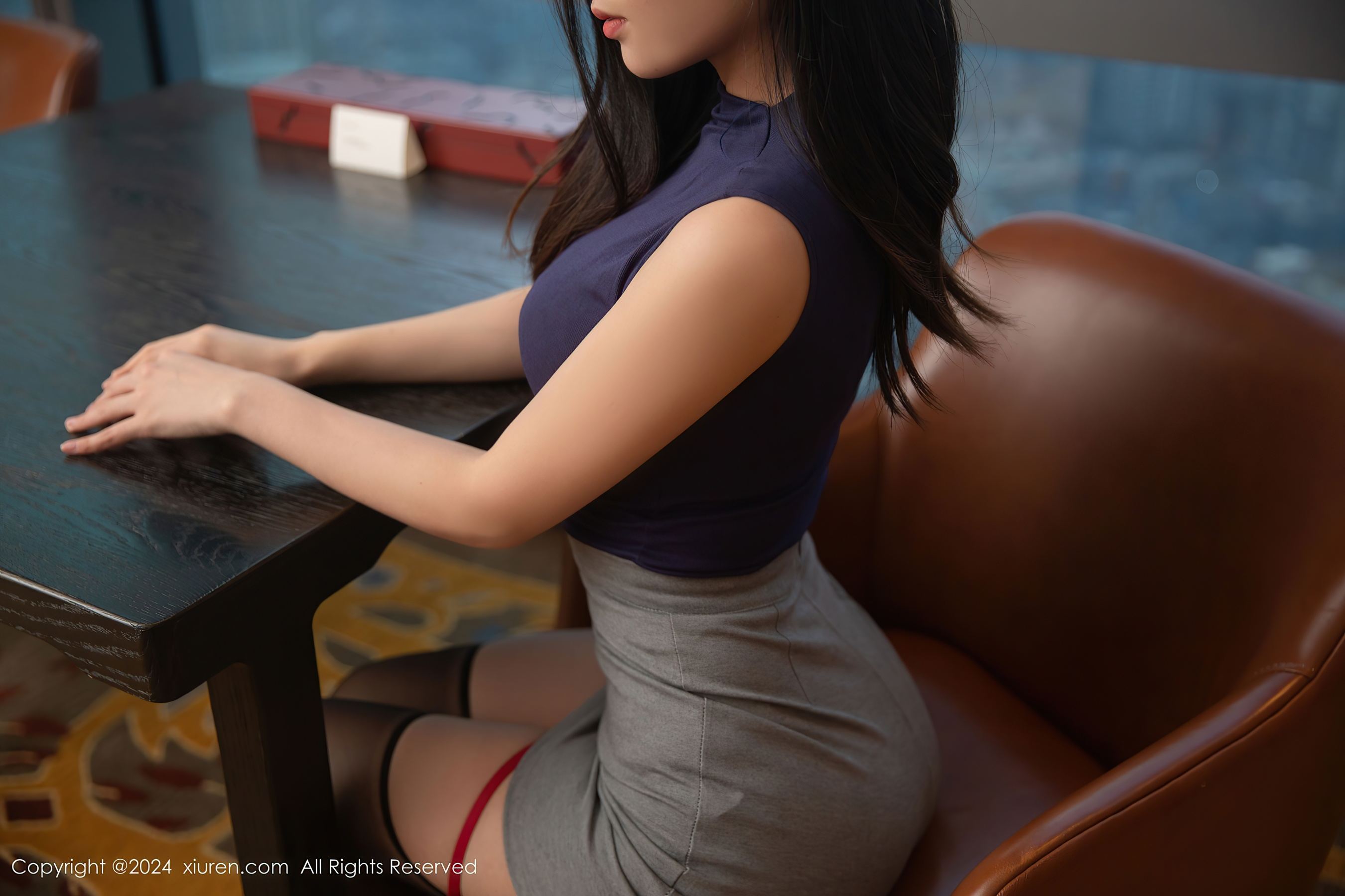 [XiuRen秀人网] No.9372 刘婷婷 黑丝美腿