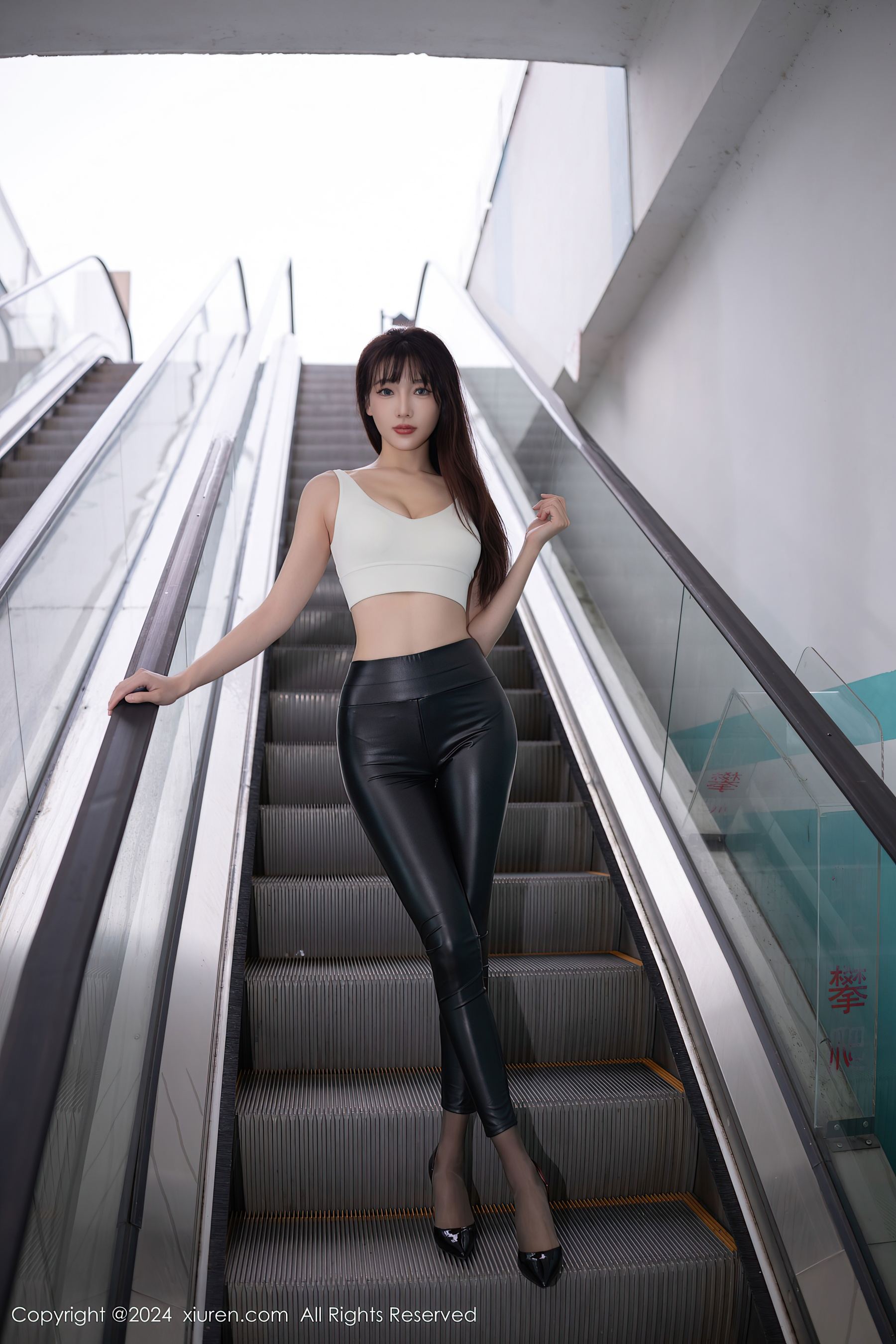 秀人网 No.9377 陆萱萱 黑丝美腿插图1