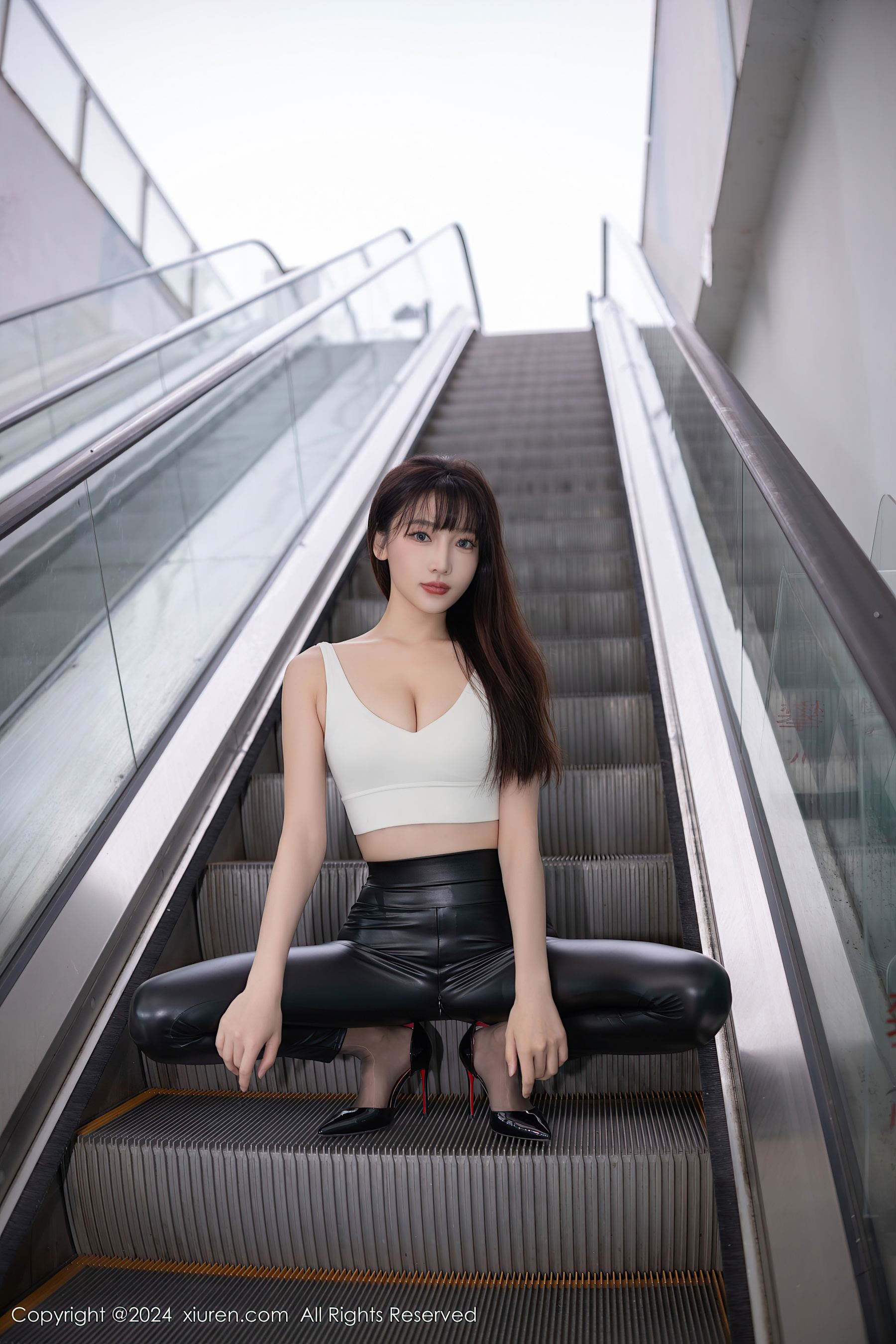 秀人网 No.9377 陆萱萱 黑丝美腿插图2