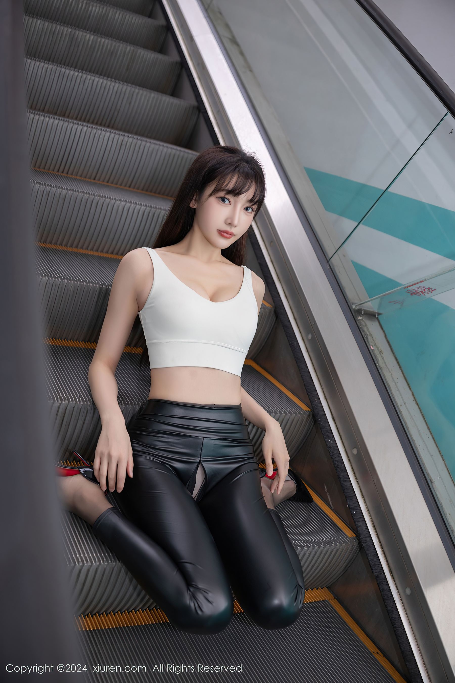 秀人网 No.9377 陆萱萱 黑丝美腿插图