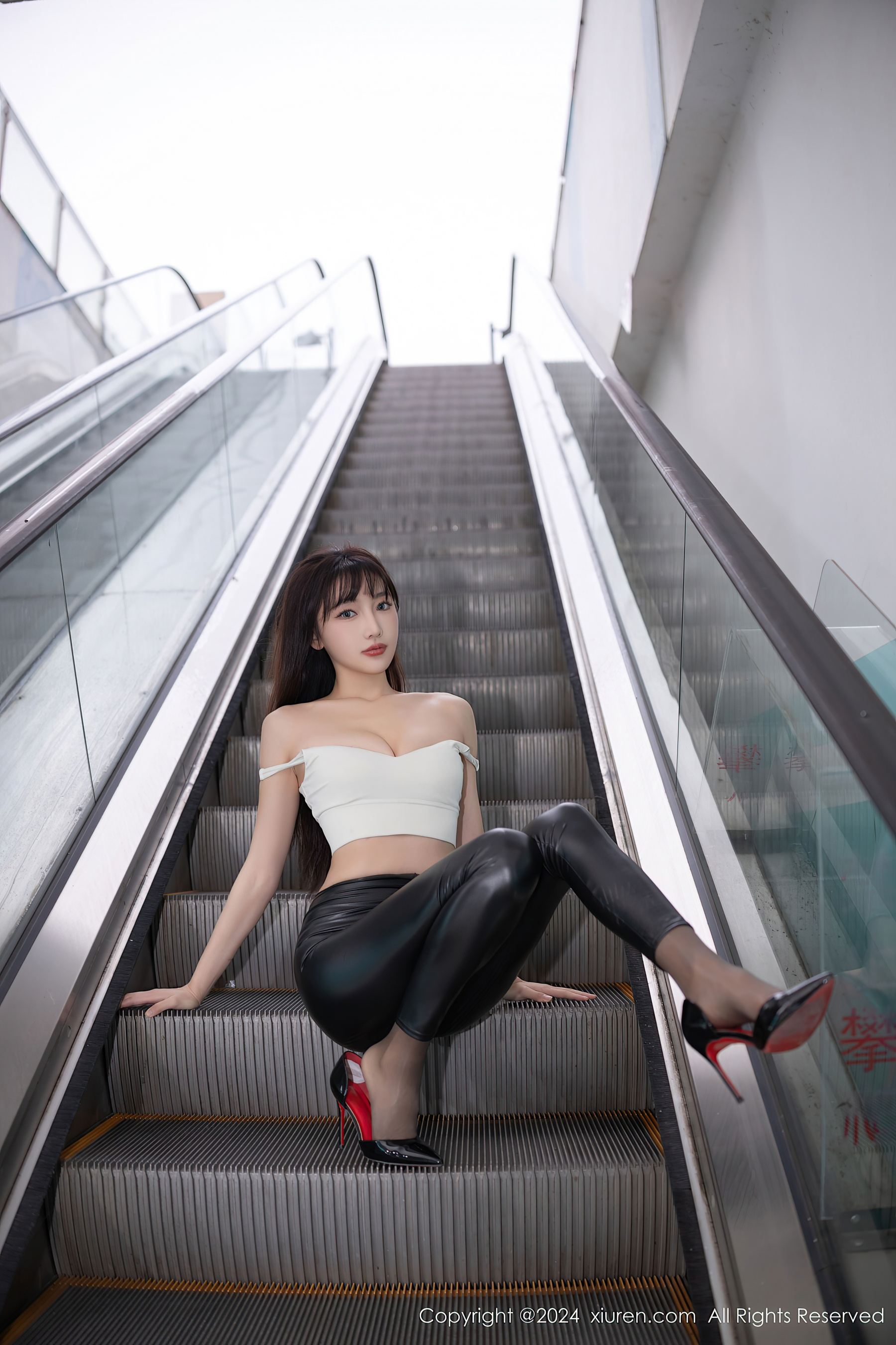 秀人网 No.9377 陆萱萱 黑丝美腿插图3