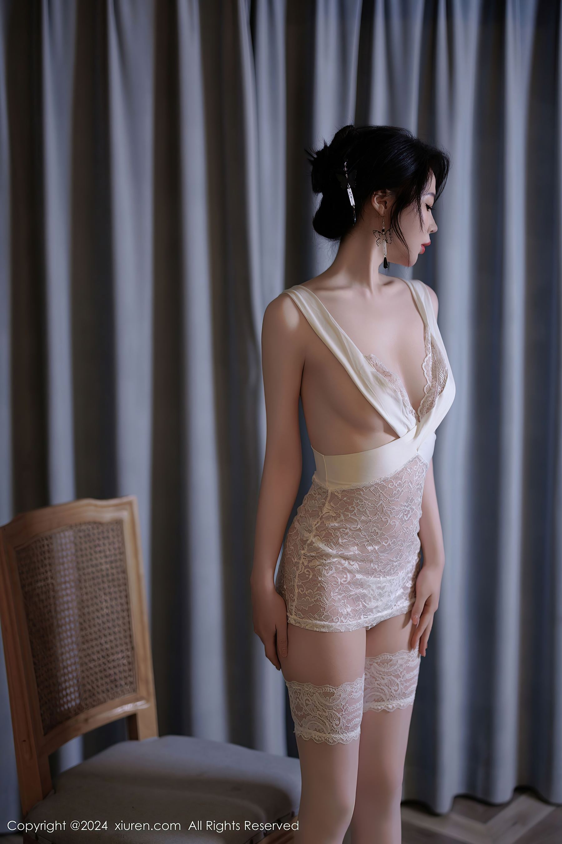 秀人网 No.9526 梦心玥 白丝美腿插图1