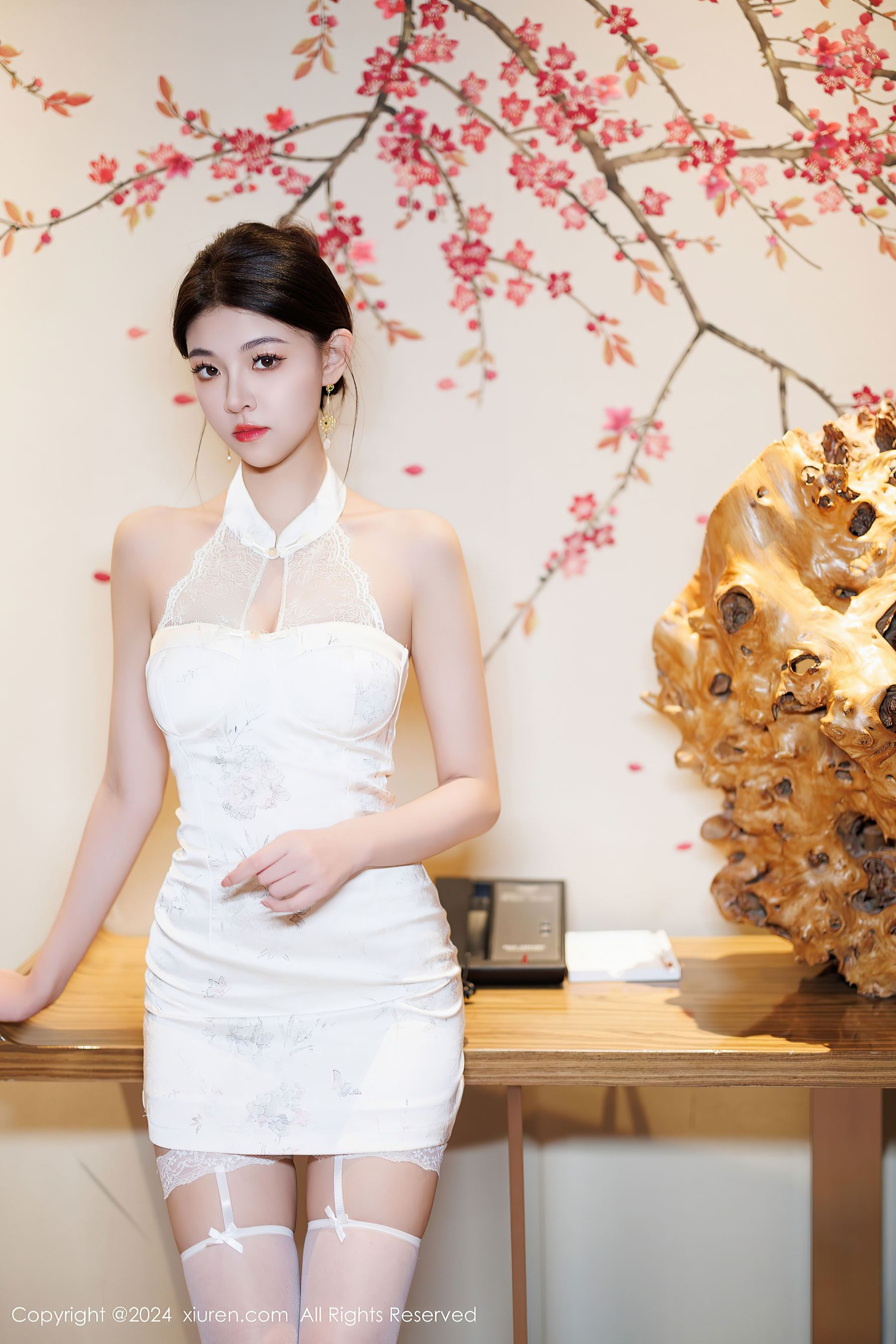 [XiuRen秀人网] No.9548 初梦瑶 丝袜美腿
