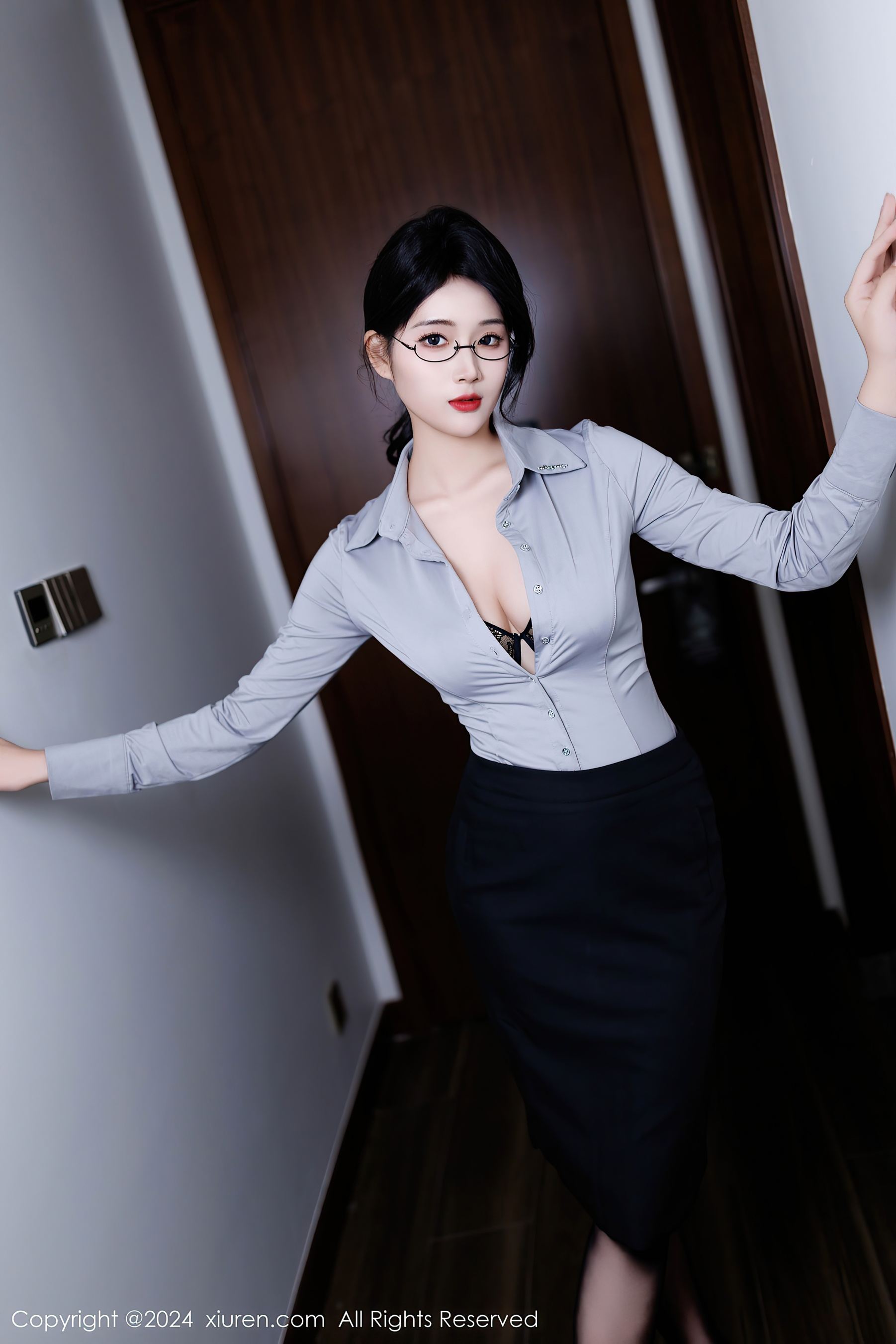 秀人网 No.9567 南乔 OL美腿插图1
