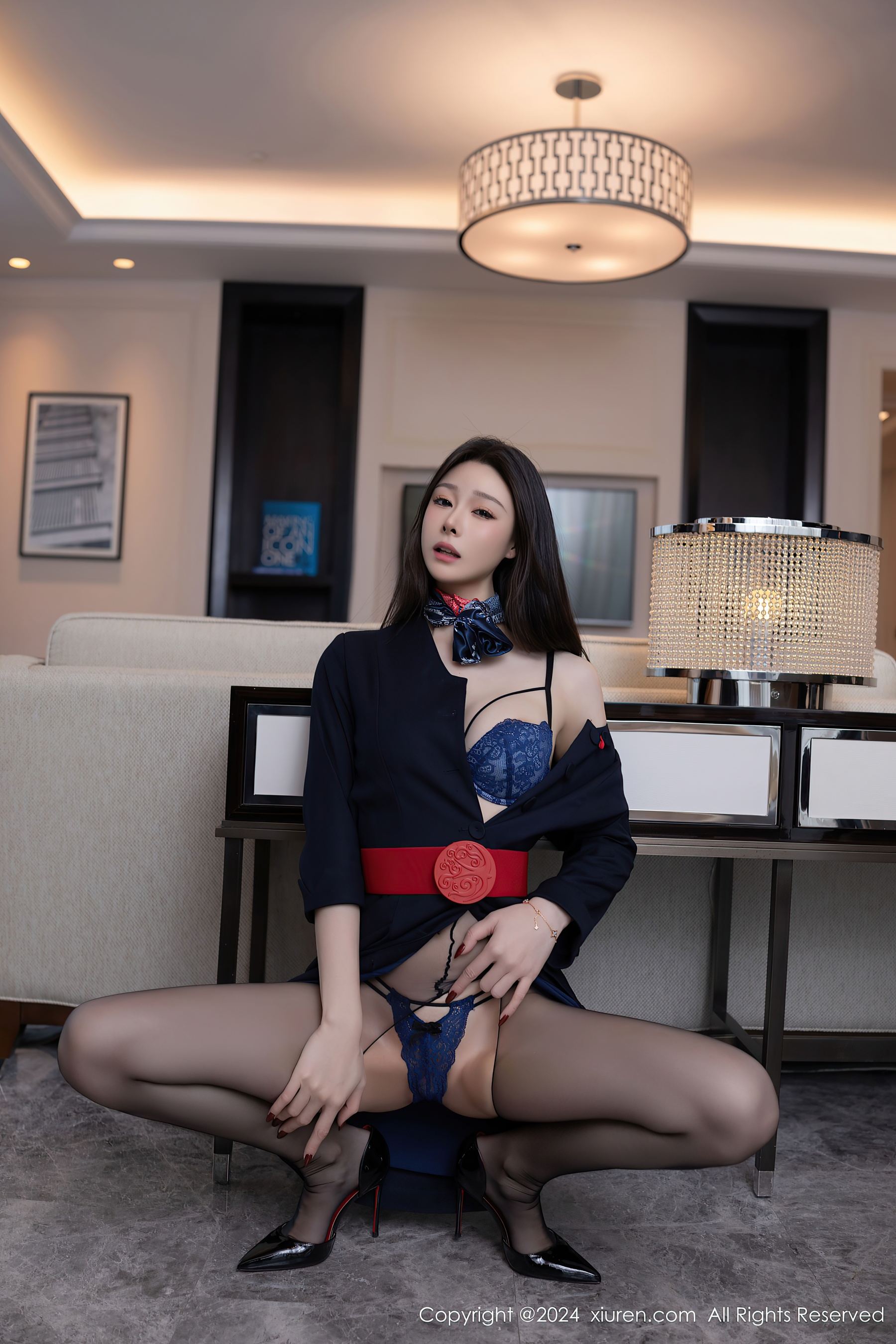 秀人网 No.9597 小逗逗 黑丝美腿插图3