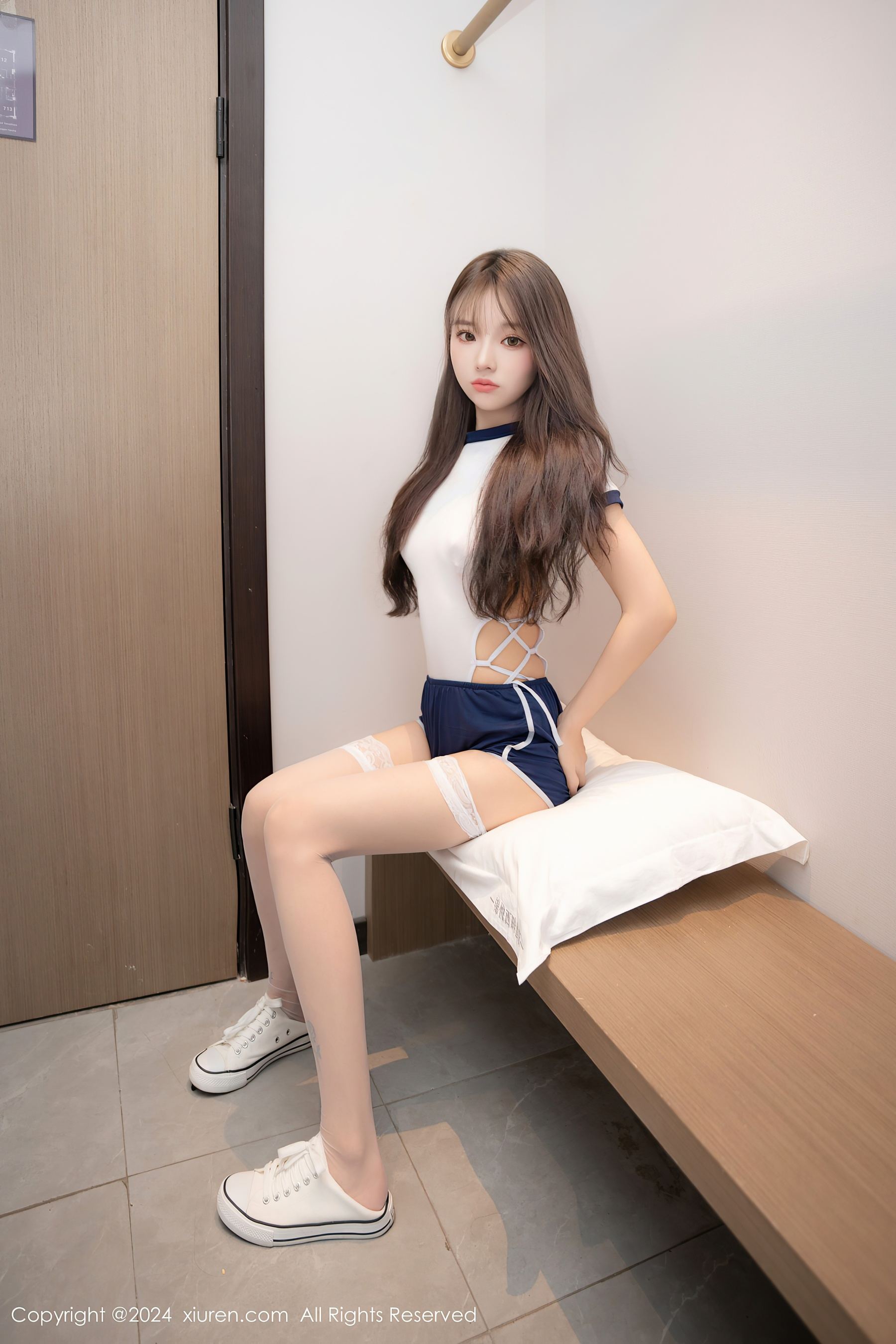 秀人网 No.9654 羊大衣 丝袜美腿插图1