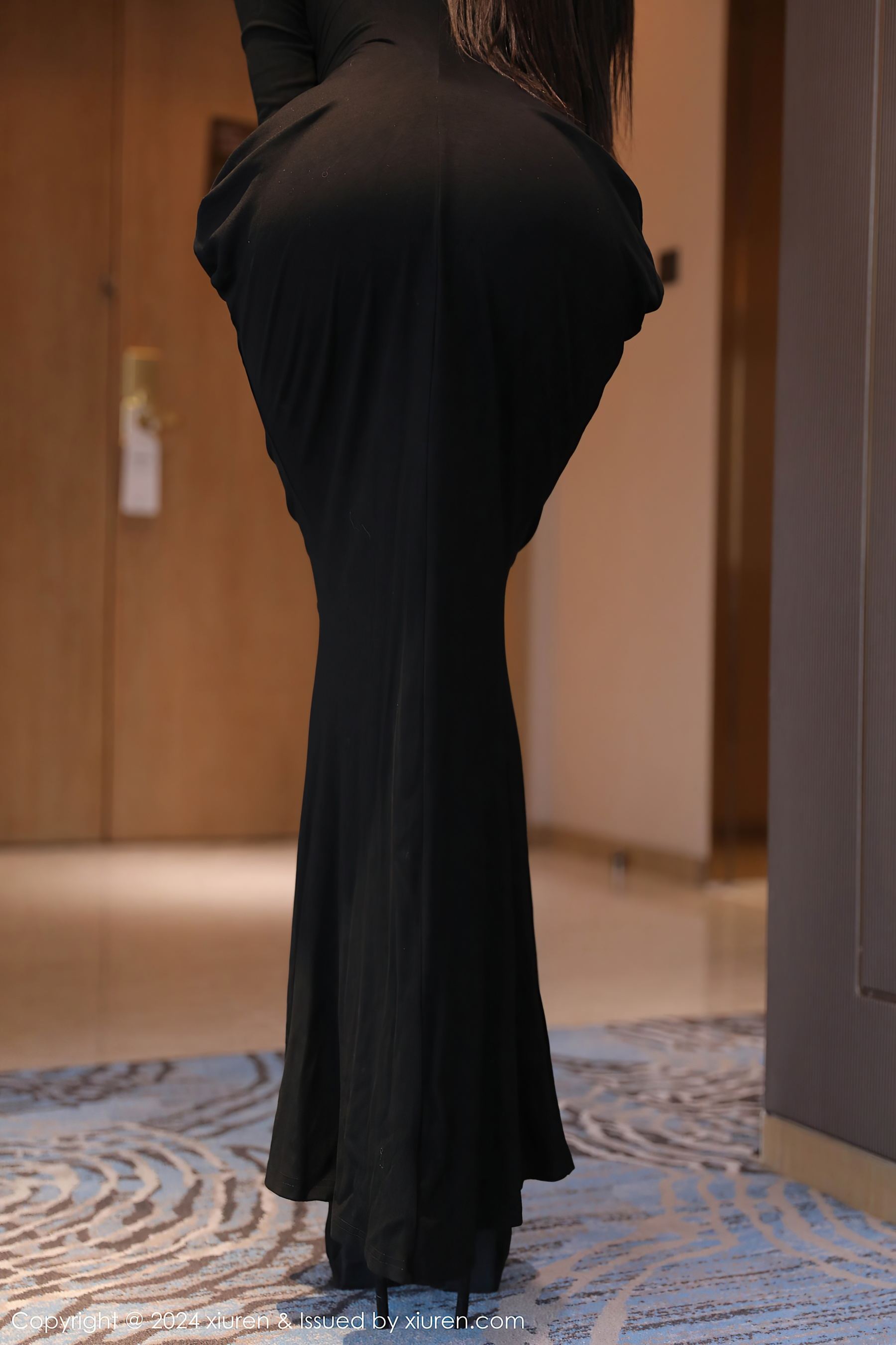 [XiuRen秀人网] No.9670 Candy糖糖 妩媚美腿