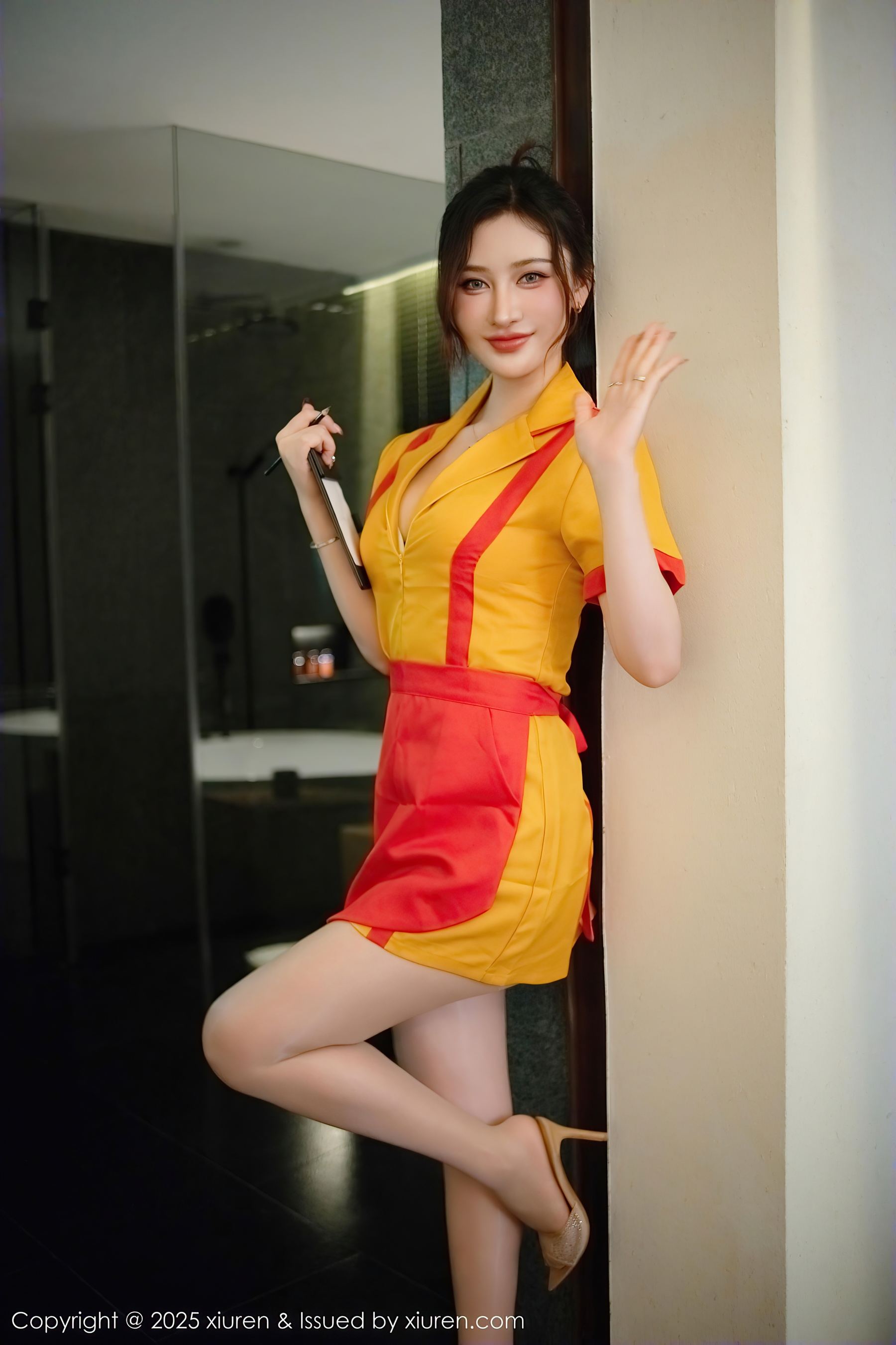 秀人网 No.9695 蕾蕾醒了没 丰腴美臀插图1