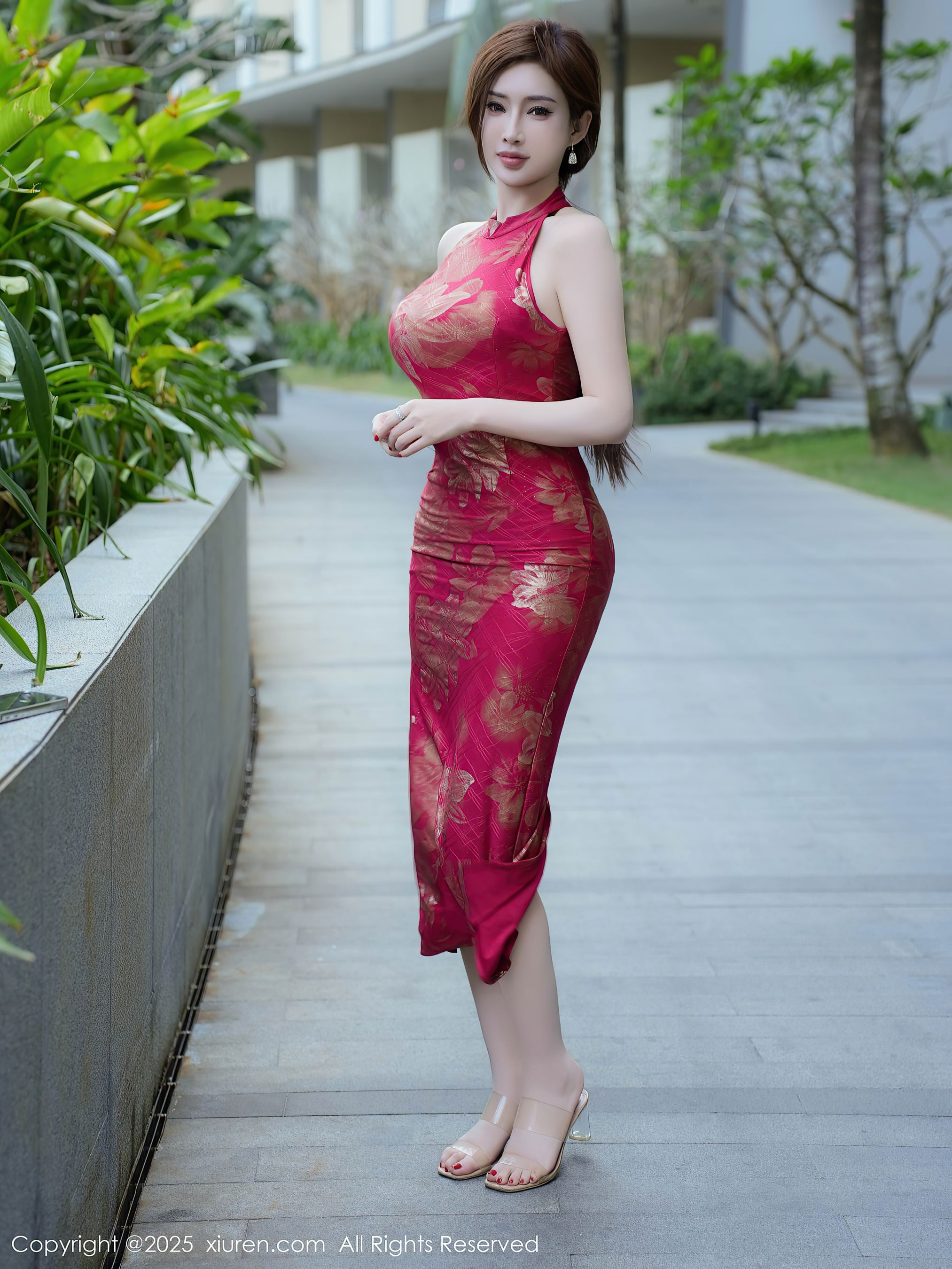 秀人网 No.9837 Carol周妍希X 旗袍美臀插图