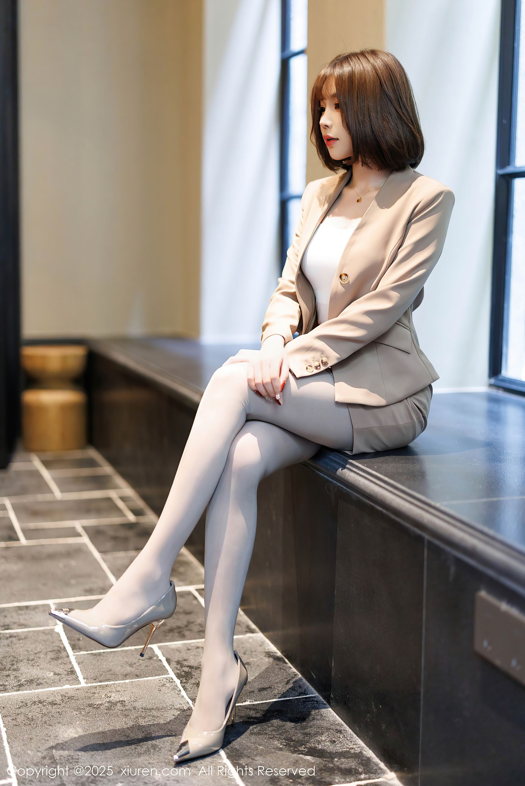 秀人网 No.9844 徐莉芝Booty 丝袜美腿插图3