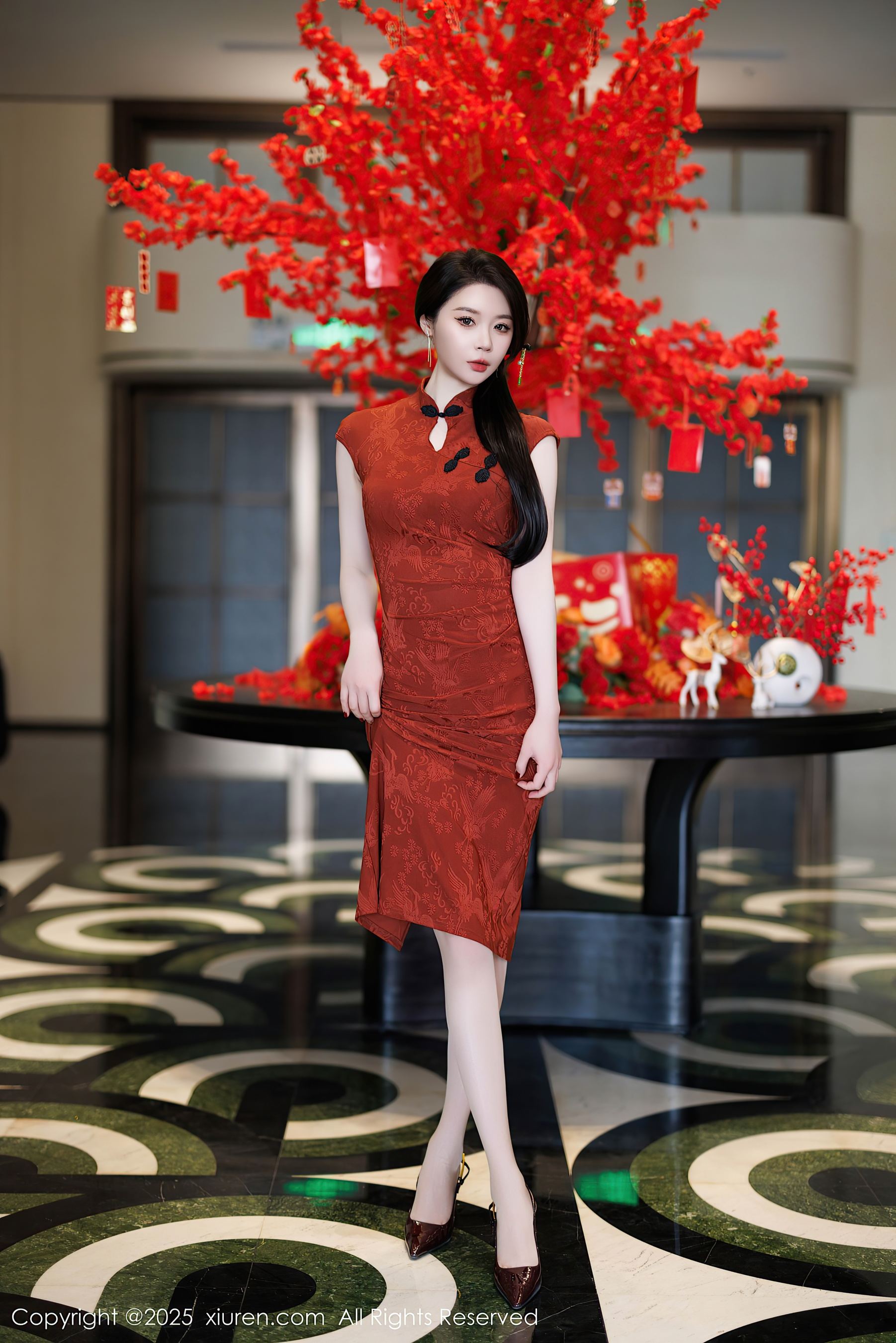 秀人网 No.9812 梦心玥 旗袍美腿插图