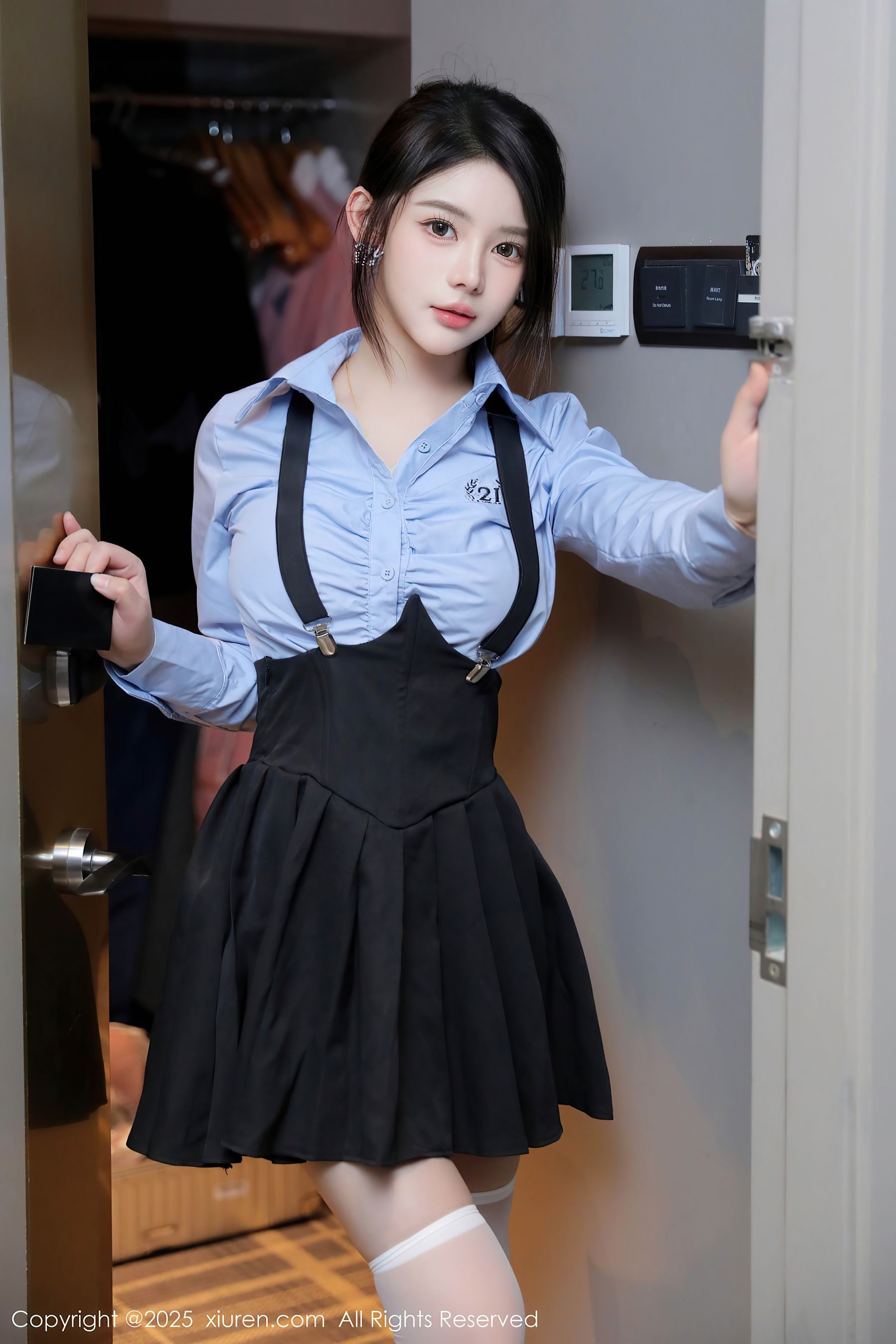秀人网 No.9819 爱酱里 制服美腿插图4