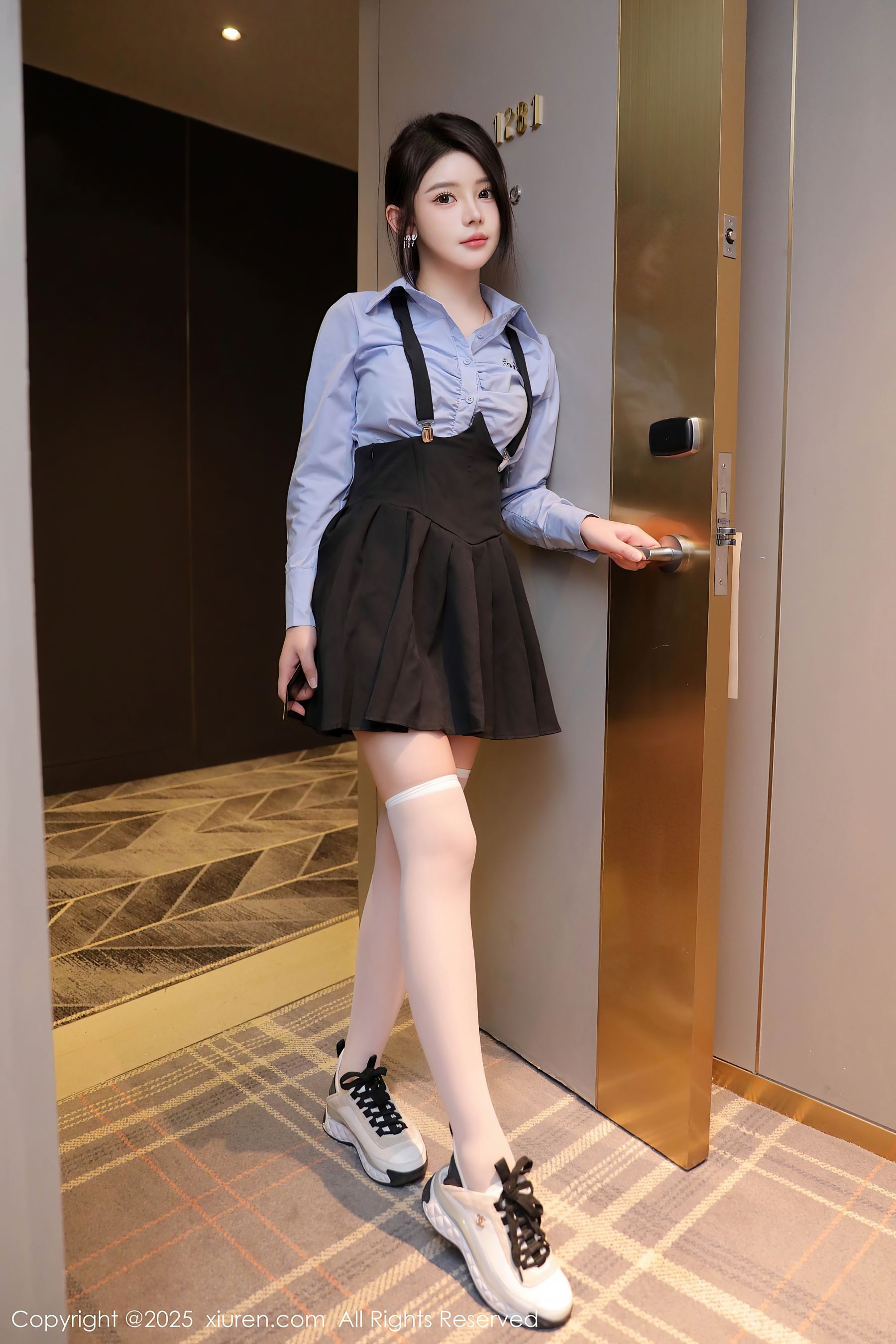 秀人网 No.9819 爱酱里 制服美腿插图5