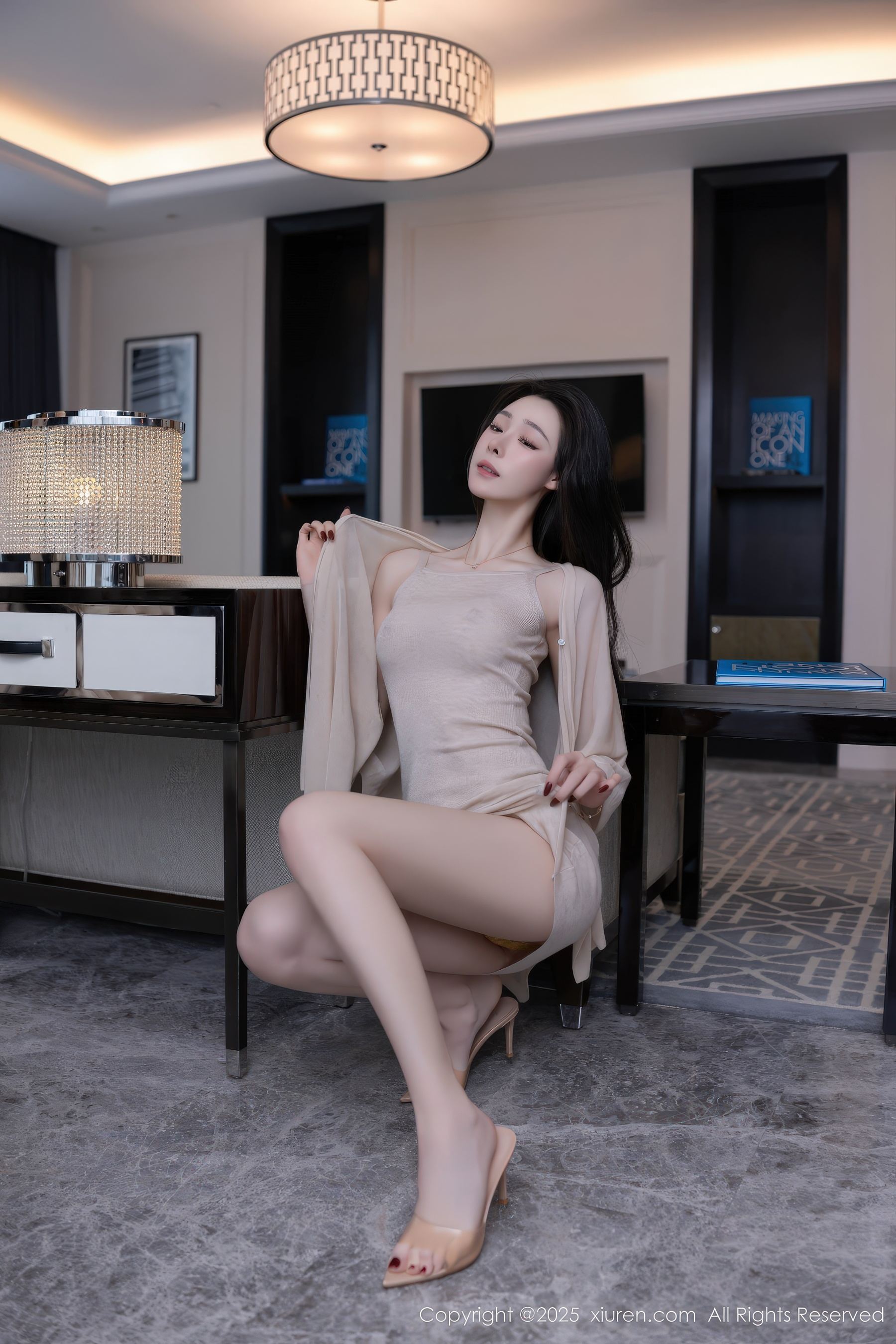 秀人网 No.9858 小逗逗 美腿性感插图3