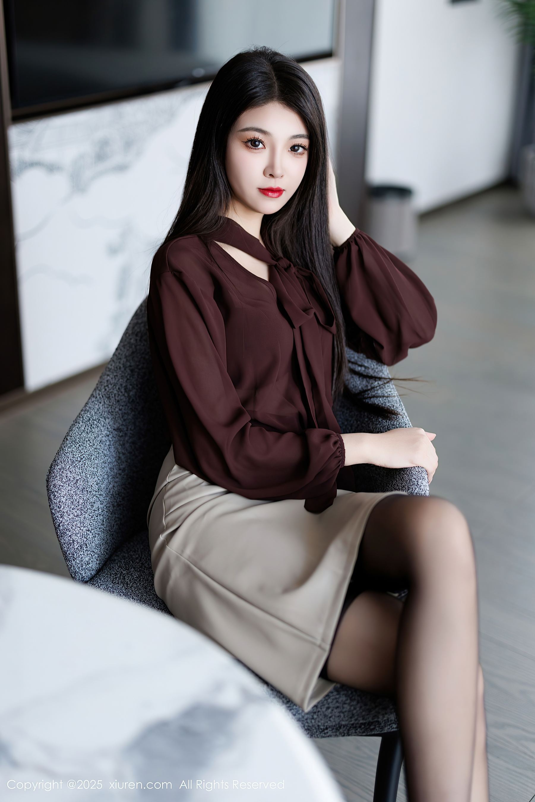 秀人网 No.9868 初梦瑶 黑丝美腿插图
