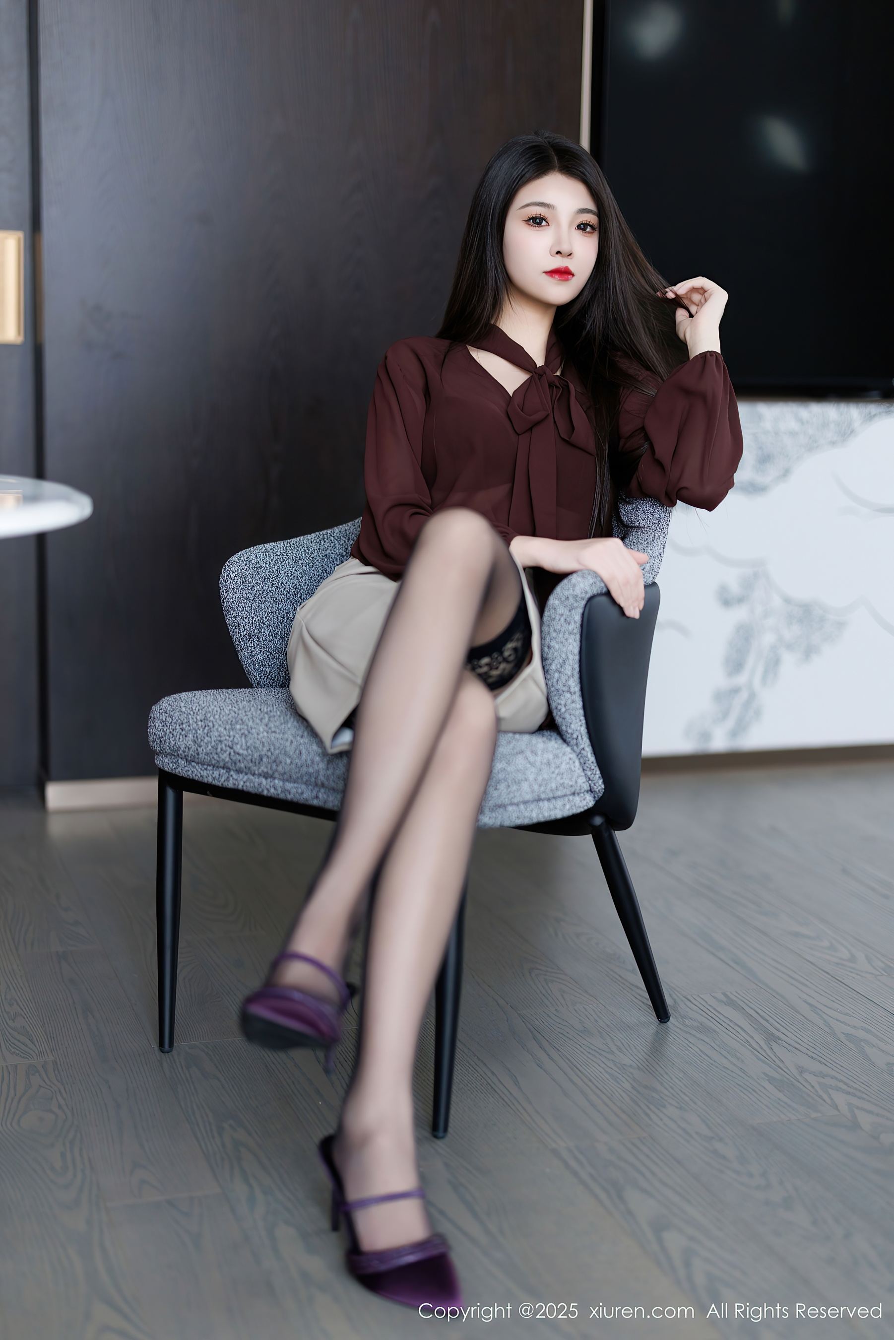 秀人网 No.9868 初梦瑶 黑丝美腿插图1