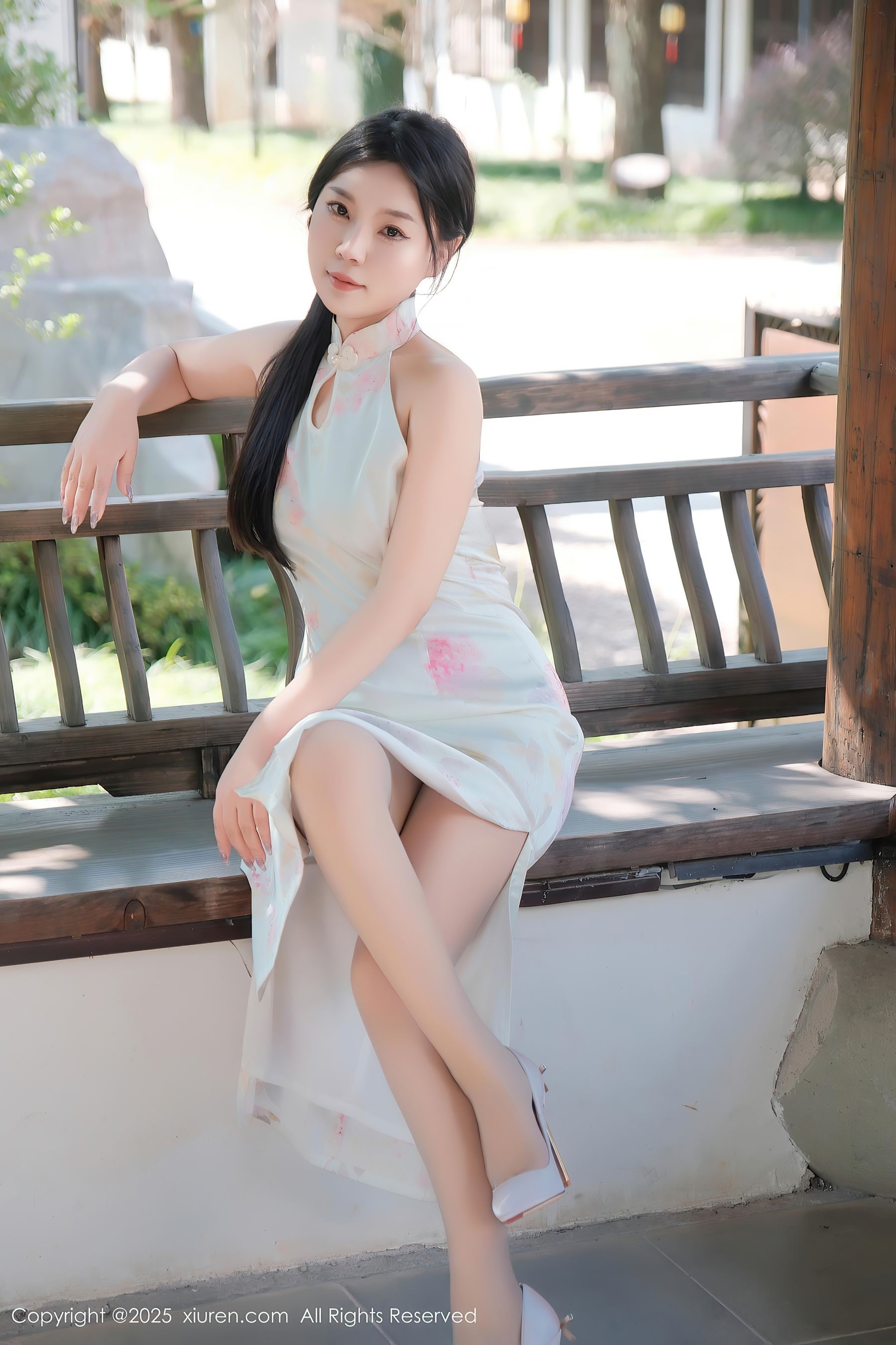 秀人网 No.9893 麦田 丝袜美腿插图2
