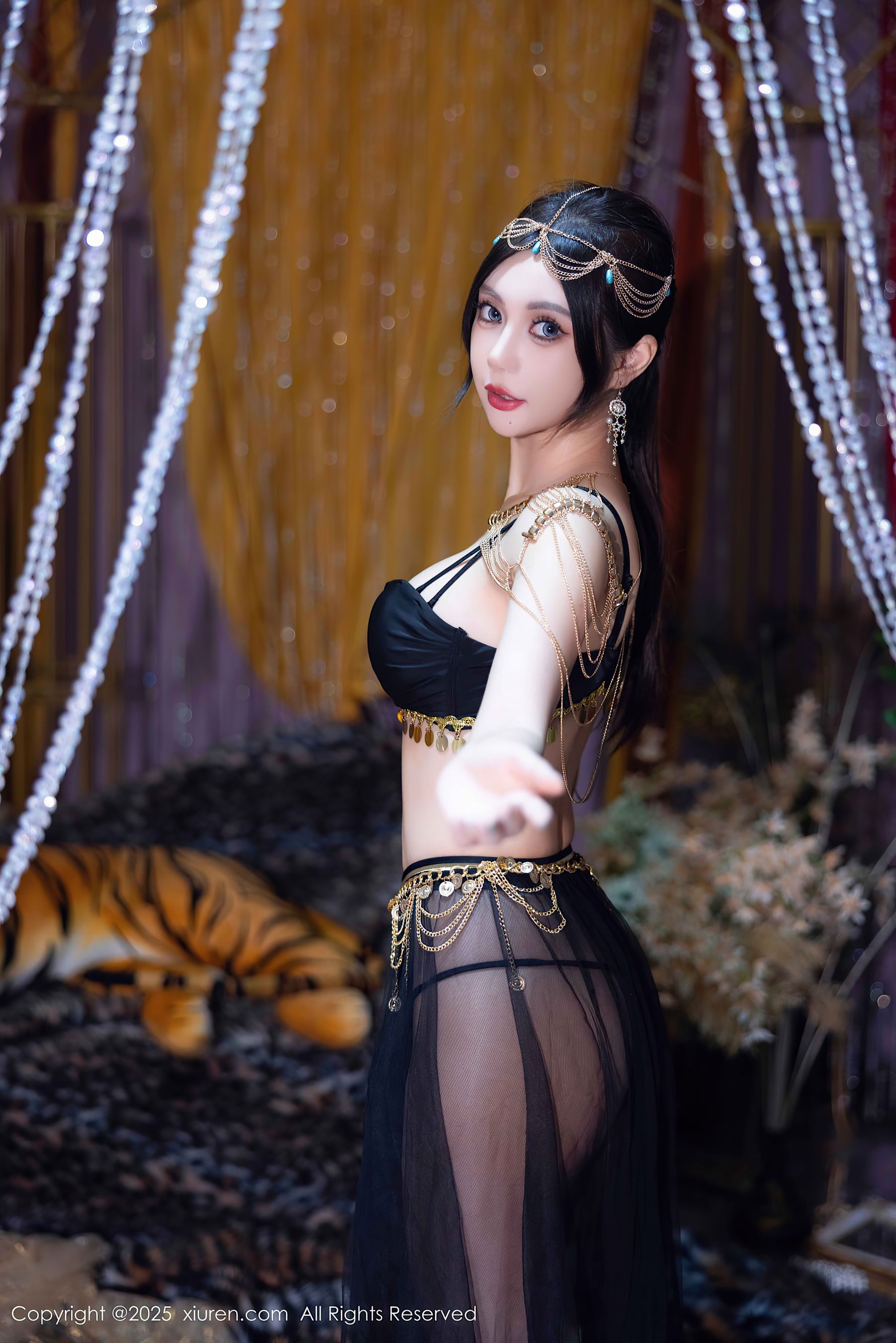 秀人网 No.10018 绮里嘉ula 黑丝美腿插图
