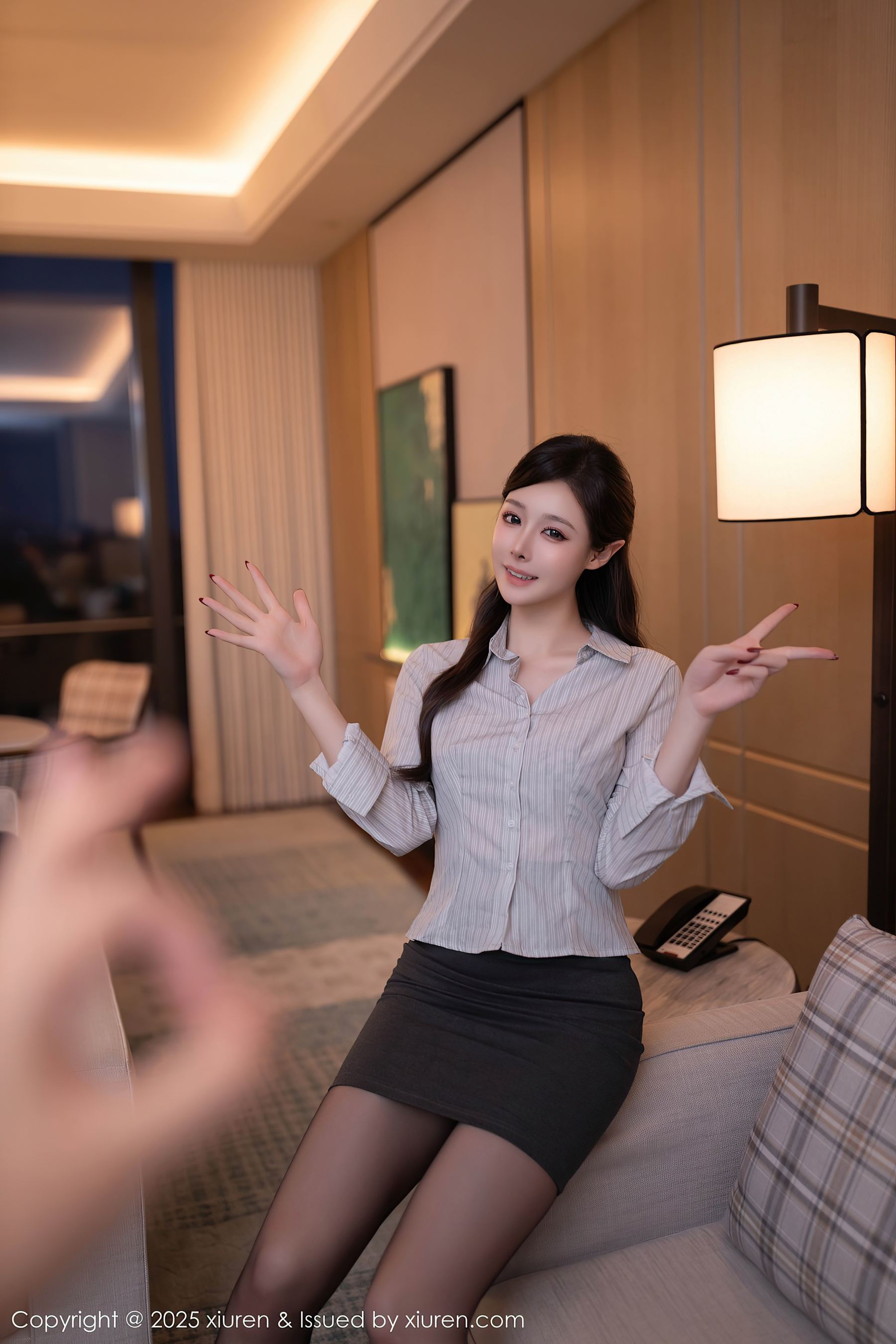 秀人网 No.10022 小逗逗 黑丝美腿插图9