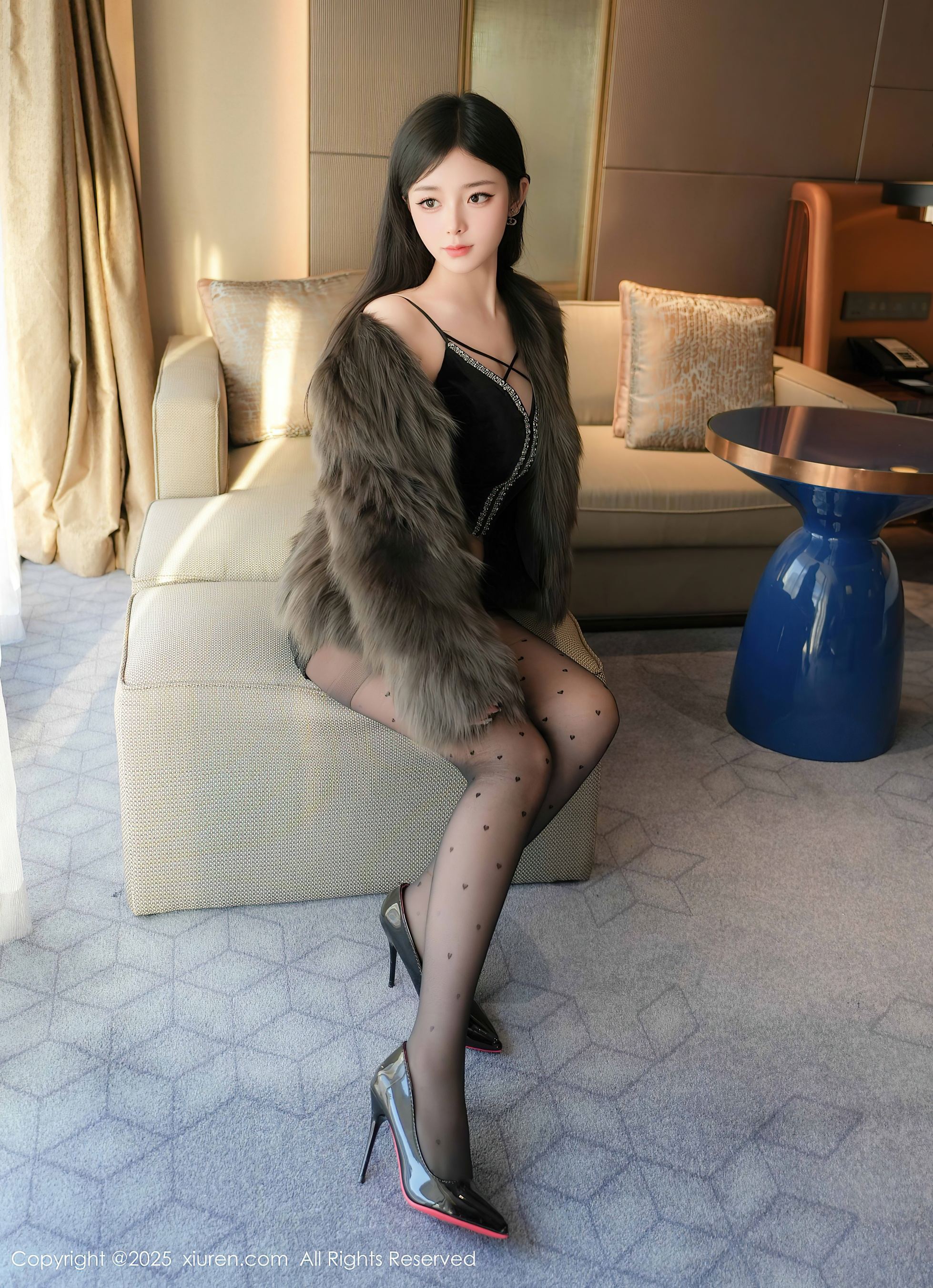 秀人网 No.10045 优酱 黑丝美腿插图2
