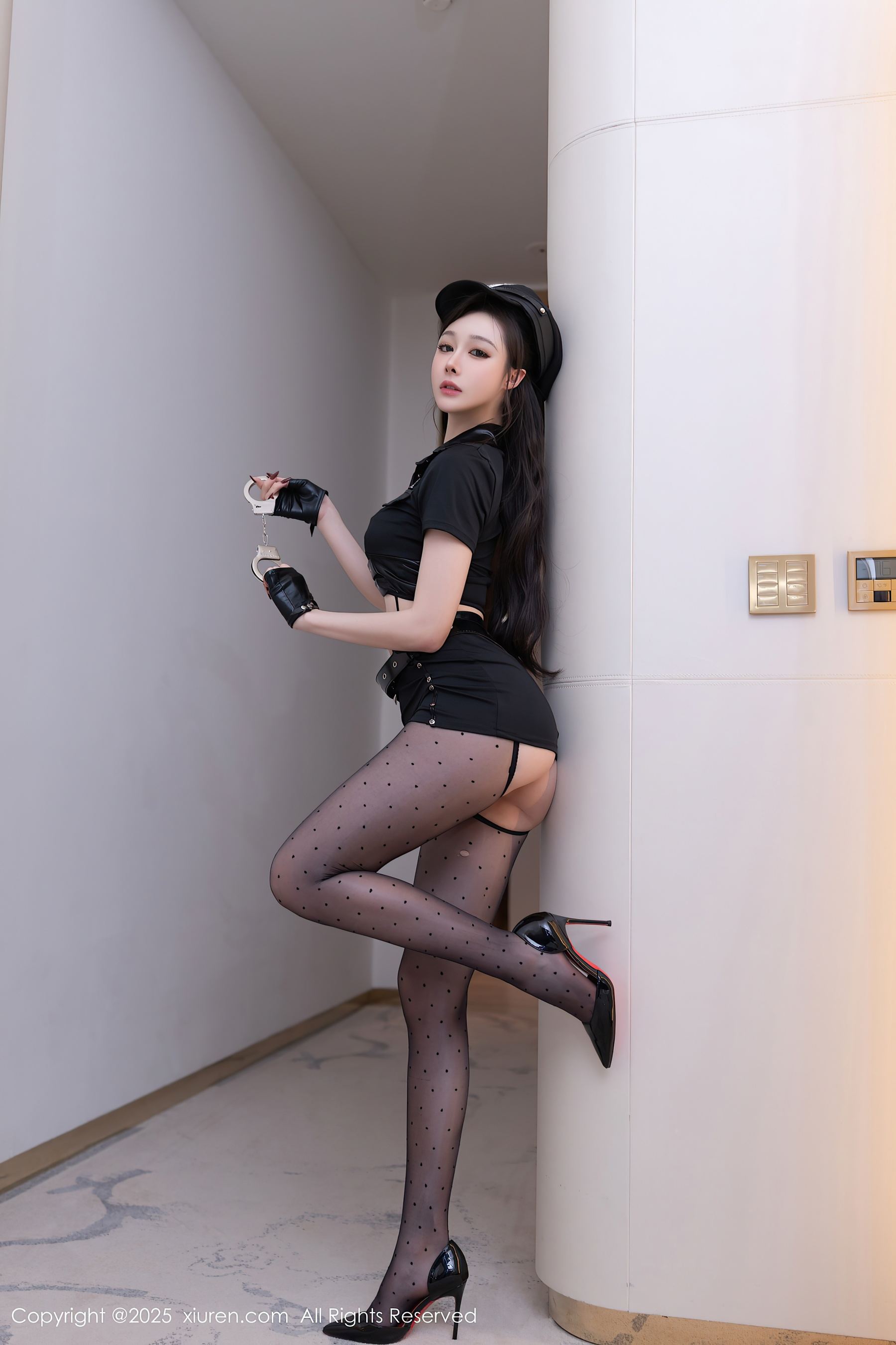 秀人网 No.10115 小逗逗 黑色制服插图7