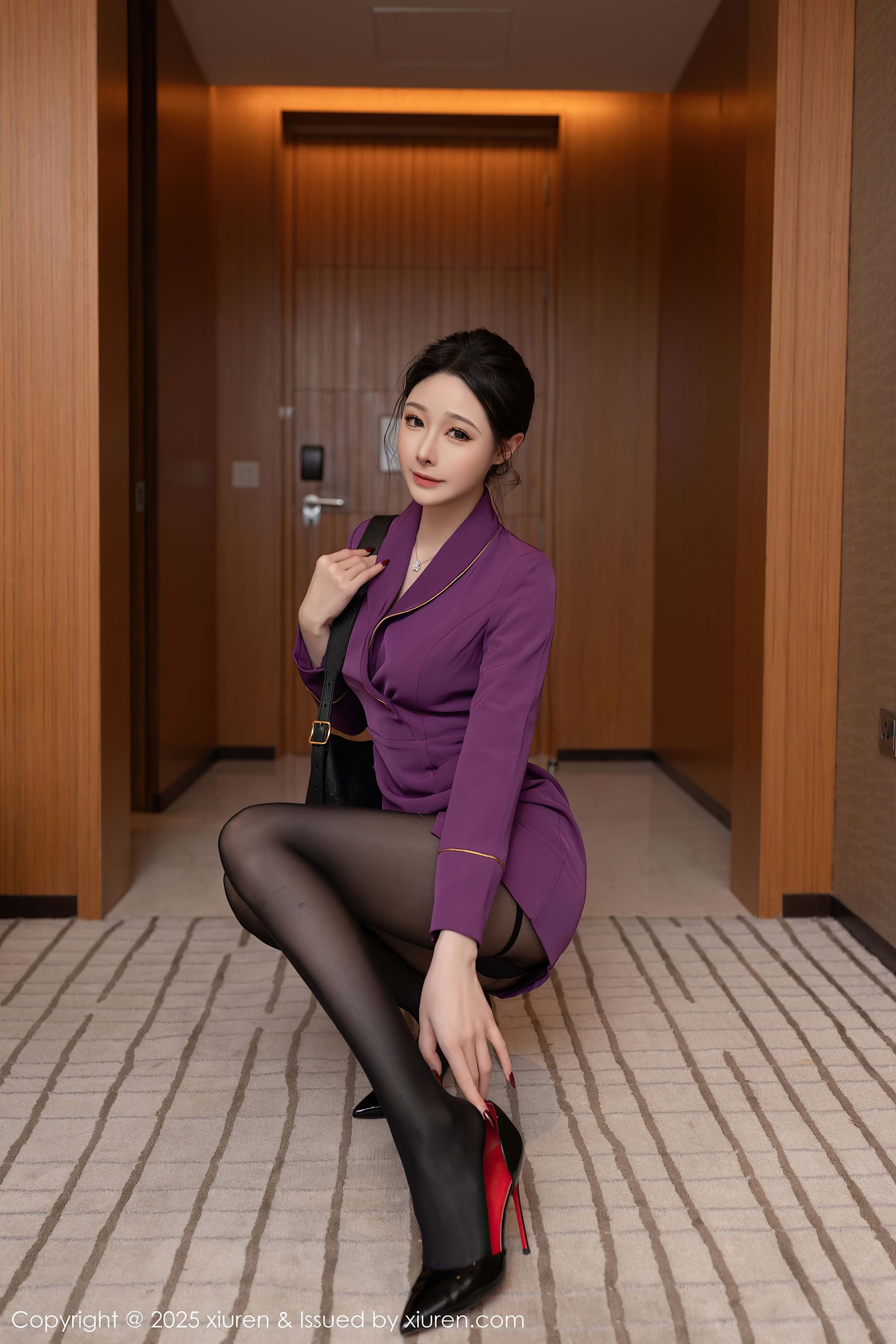 秀人网 No.10290 小逗逗 紫色制服插图4