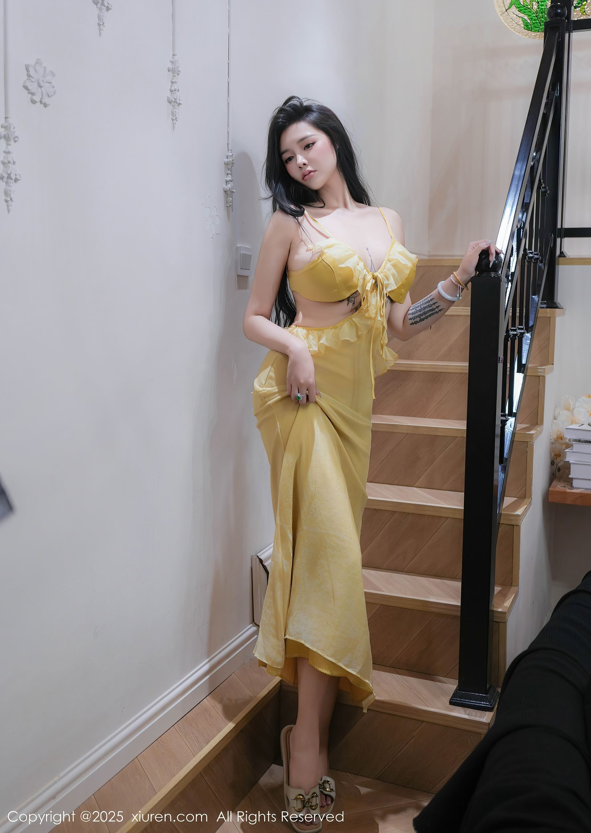 秀人网 No.10395 娜比 黄色吊带长裙插图7