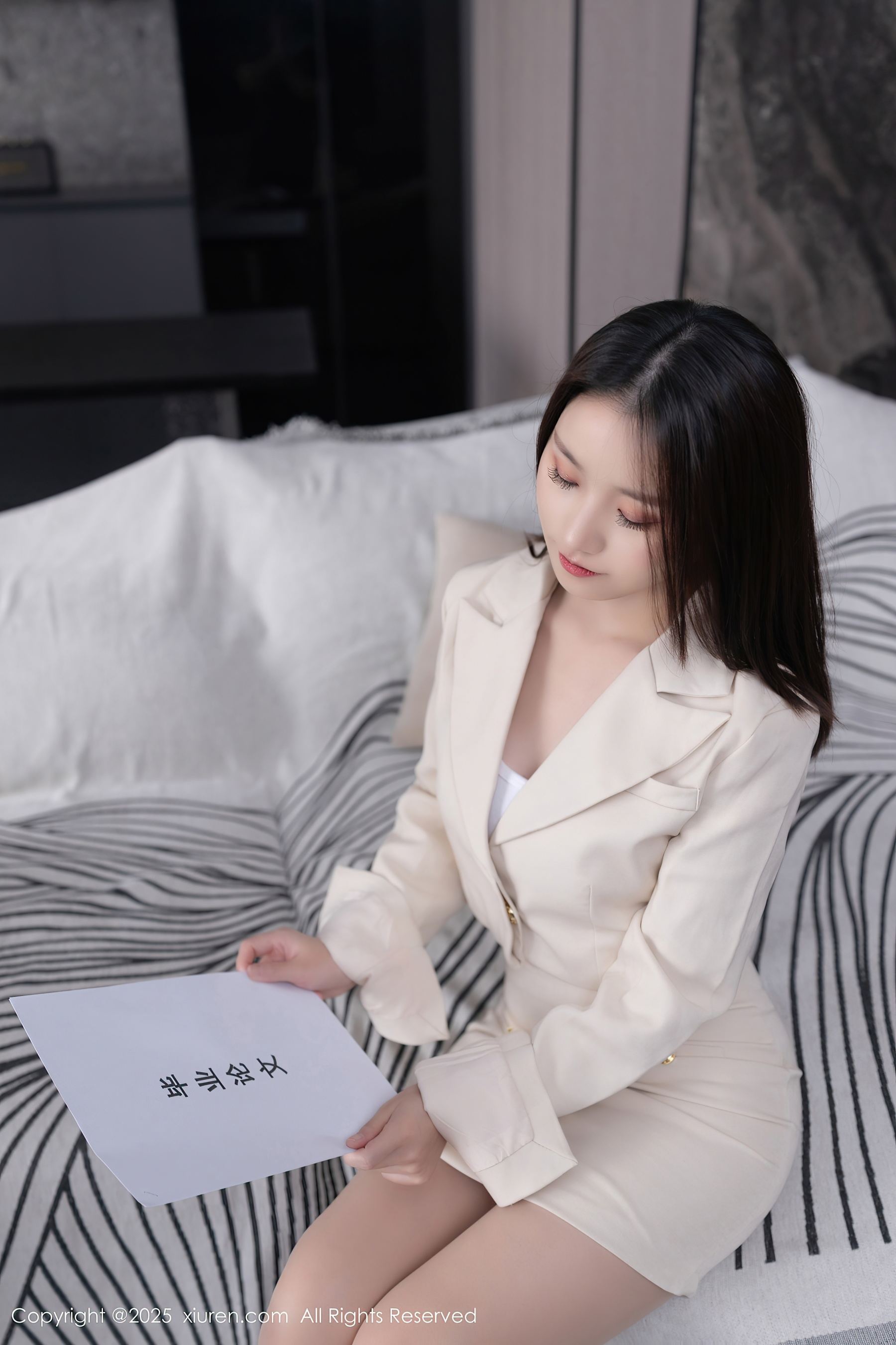 秀人网 No.10428 杏子Yada 浅色短裙插图8