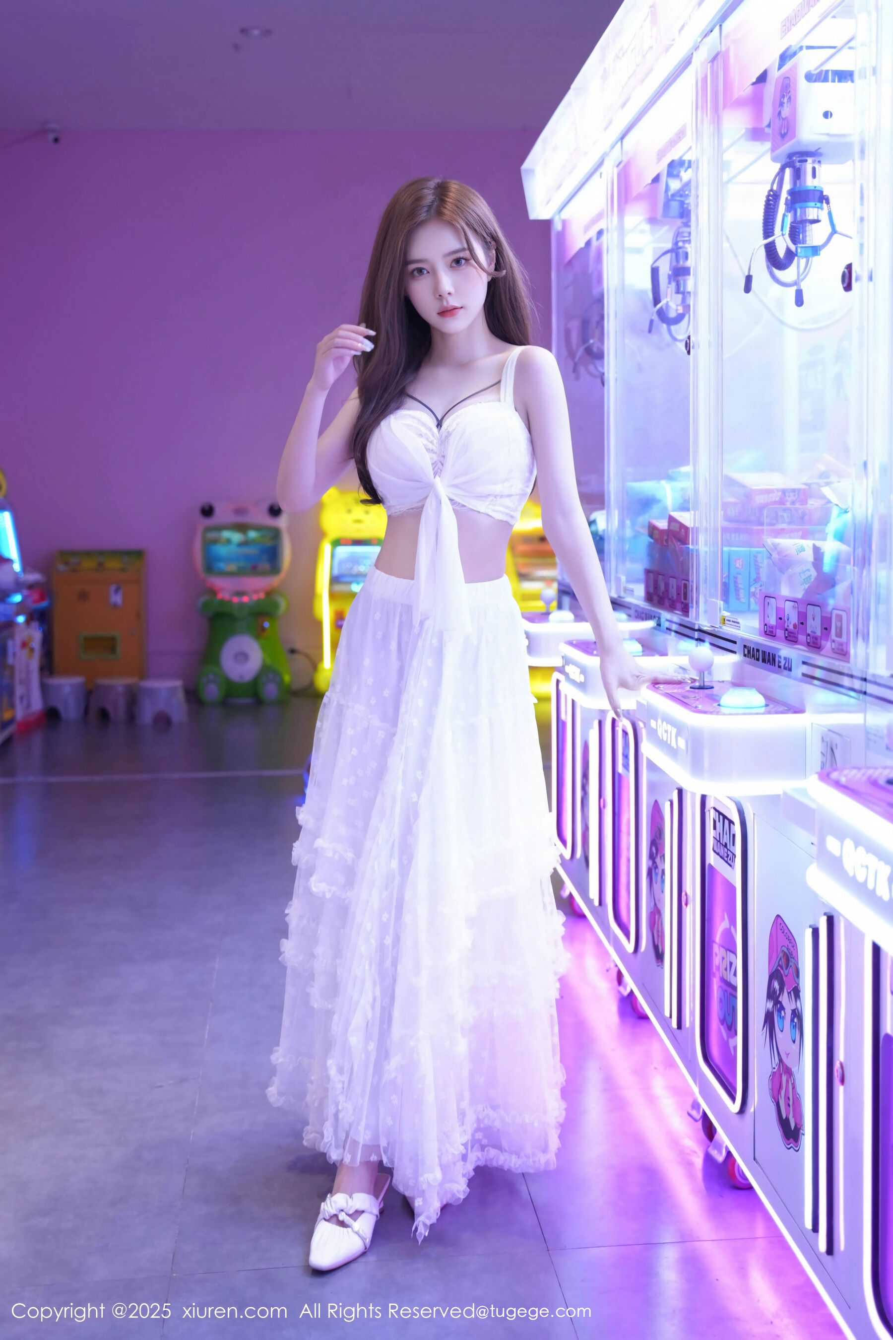 [XiuRen秀人网] 拍黄瓜girl No.10791