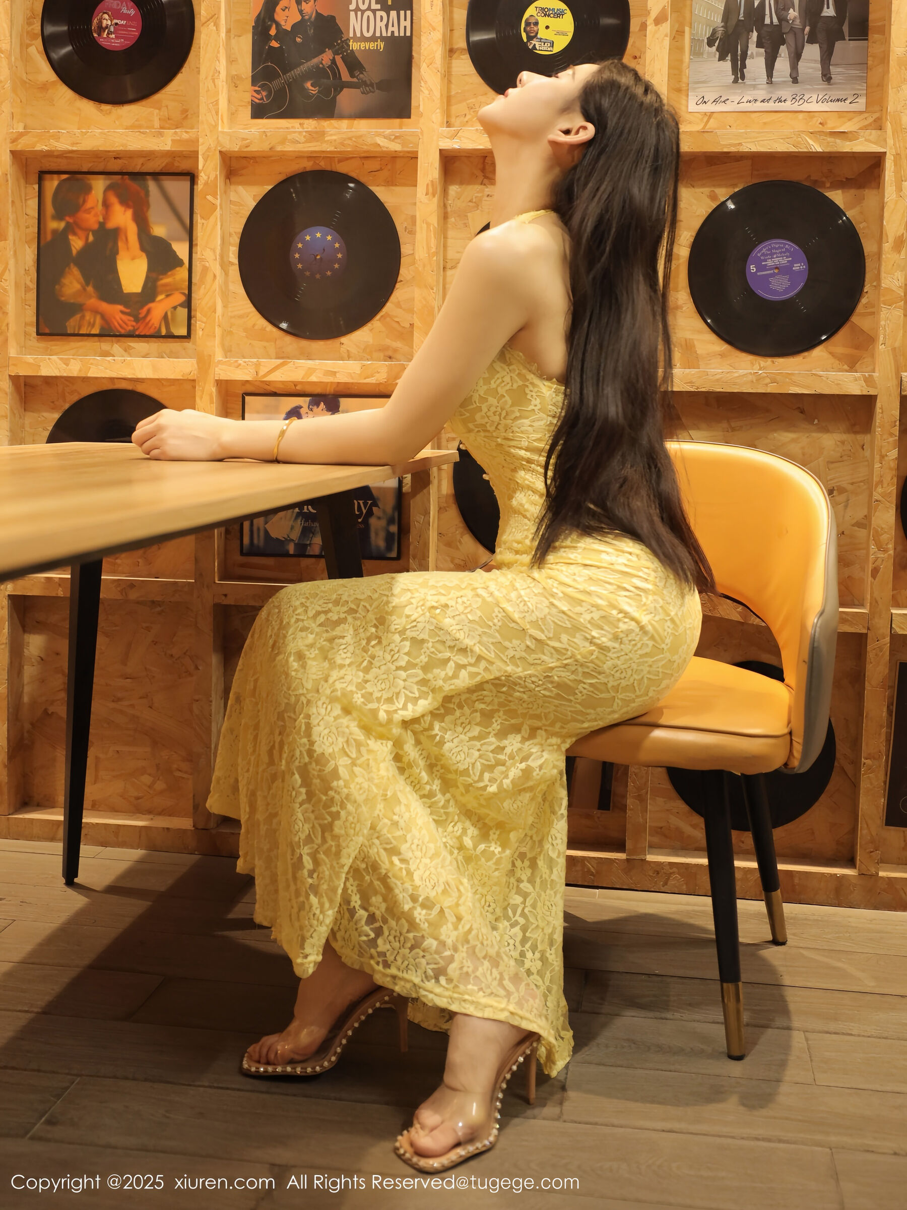 [XiuRen秀人网] 梨霜儿 No.10715