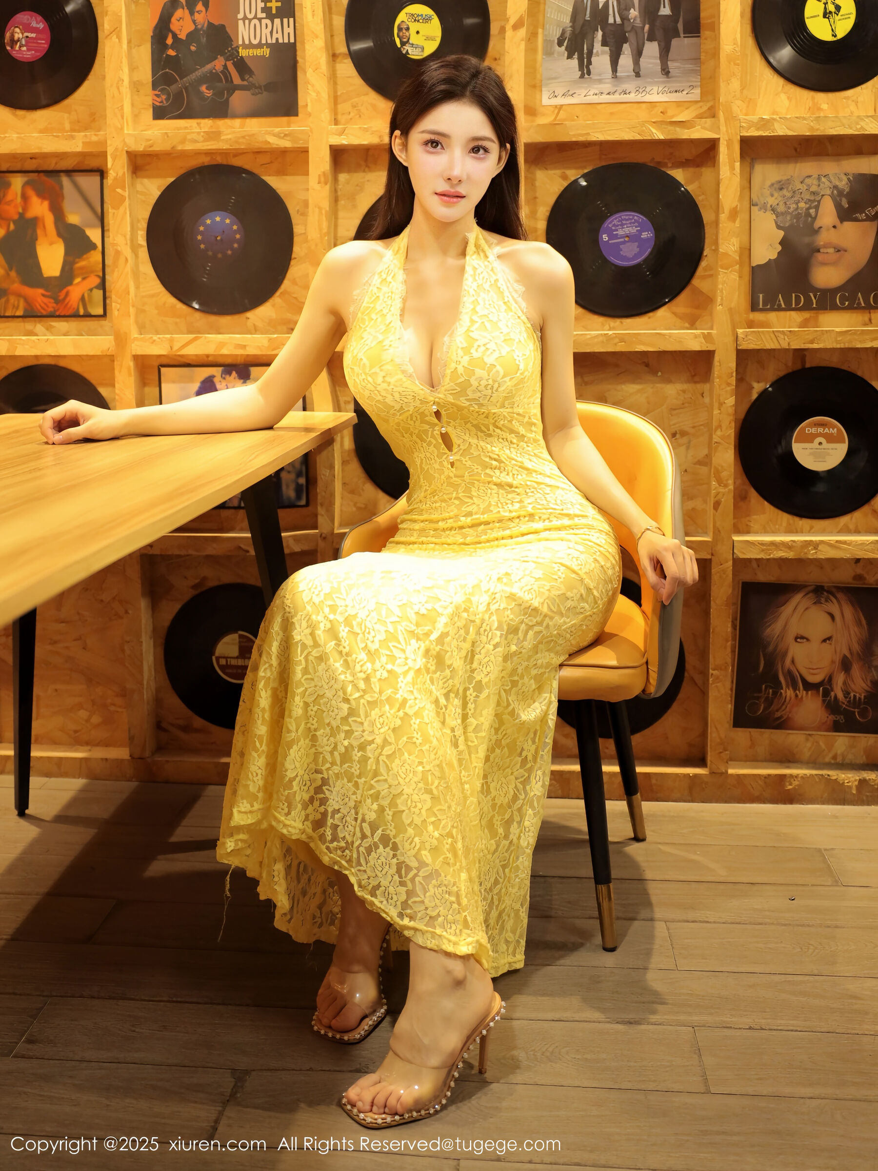 [XiuRen秀人网] 梨霜儿 No.10715